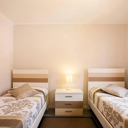 2 Bedroom For 4 People In Tenerife Apartment