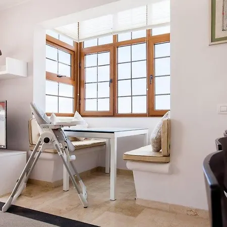 2 Bedroom For 4 People In Tenerife דירה